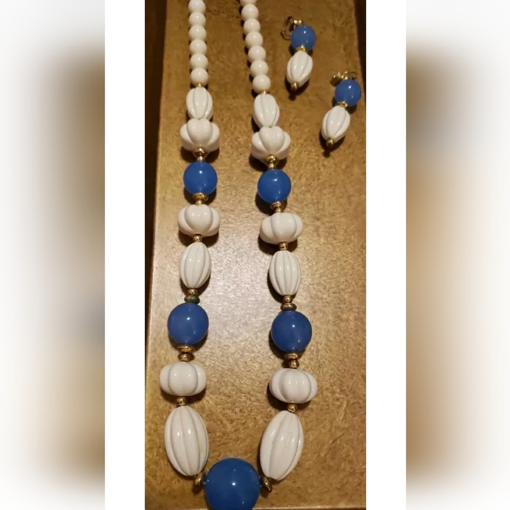 Vintage Trifari Necklace And Clip-on Earrings Set Blue Cream Gold Bead